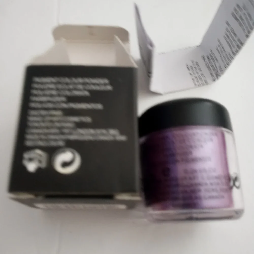 MAC  Powder Pigment eyeshadow     GRAPE A15  7.5g /.26US oz NEW JUMBO